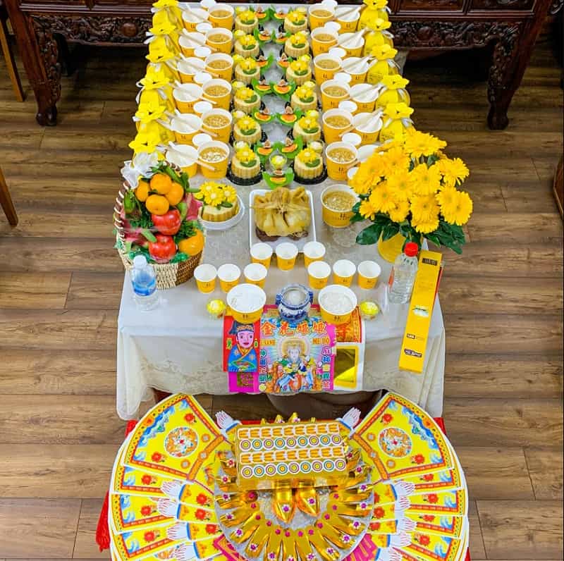 Sắp xếp mâm cúng đầy tháng bé trai