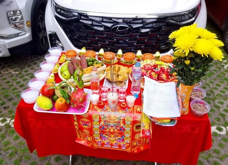 Mâm cúng xe mới