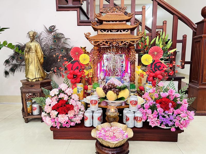 Có nên chọn hướng bàn thờ theo tuổi gia chủ không