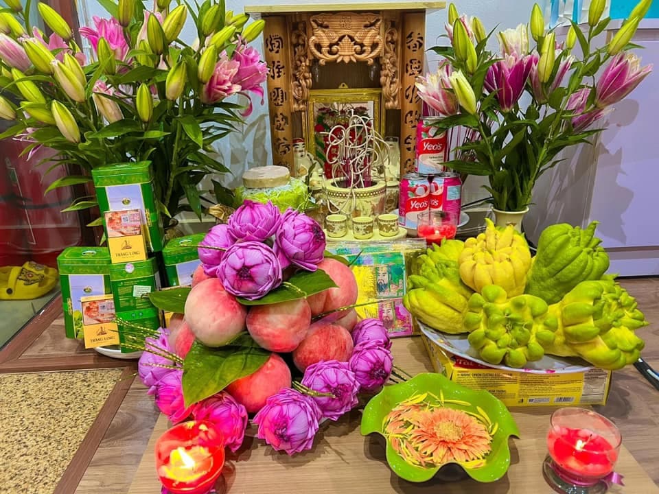 Có nên thay nước trên bàn thờ Thần Tài hằng ngày