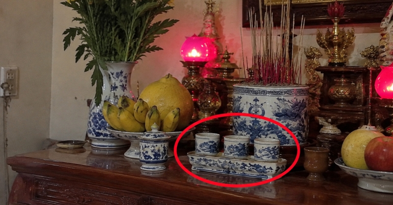 Nước cúng trên bàn thờ nên thay bao lâu một lần?